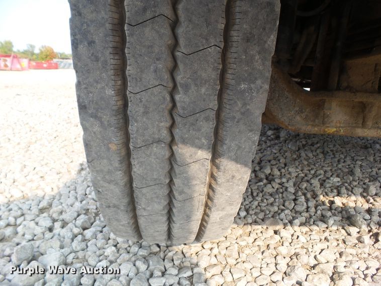 image for item DF0896 1988 Mack R690ST  dump truck