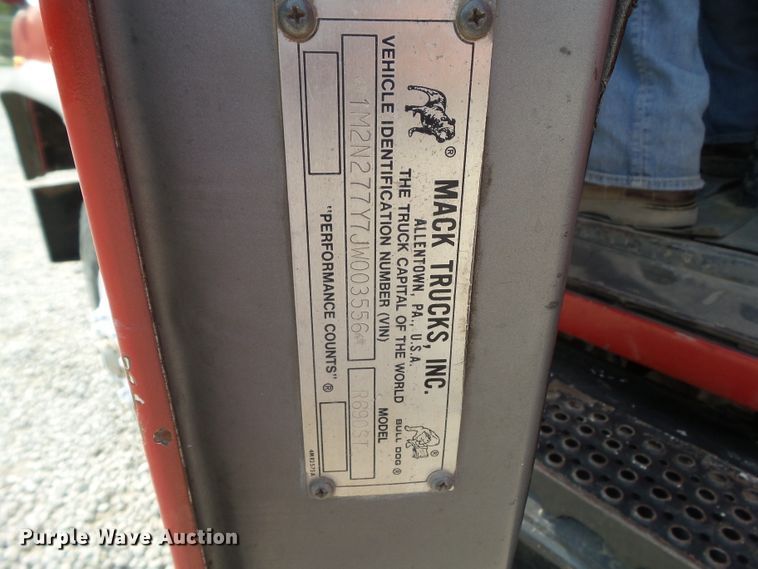 image for item DF0896 1988 Mack R690ST  dump truck