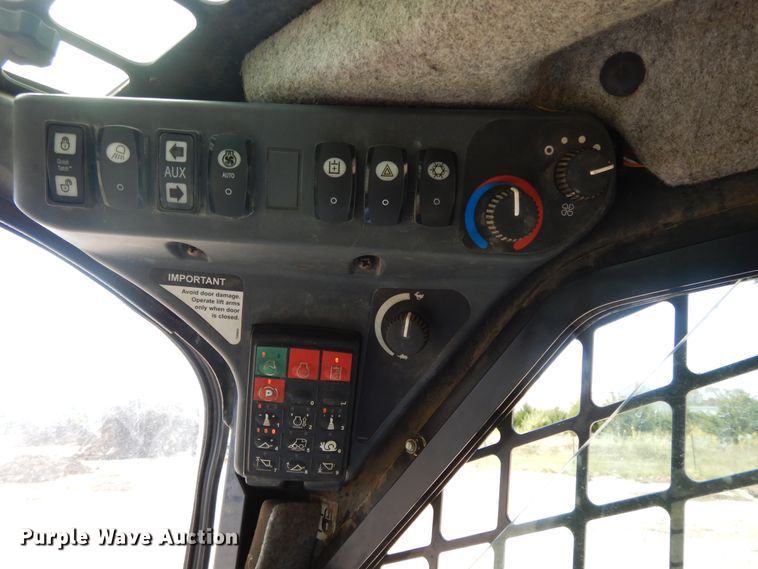 image for item DH0100 2014 John Deere 333E  tracked skid steer loader