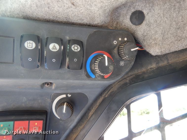 image for item DH0100 2014 John Deere 333E  tracked skid steer loader