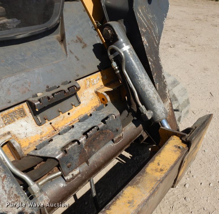 image for item DH0100 2014 John Deere 333E  tracked skid steer loader