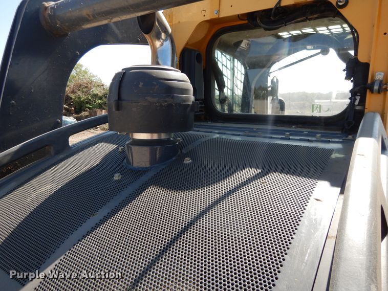 image for item DH0100 2014 John Deere 333E  tracked skid steer loader