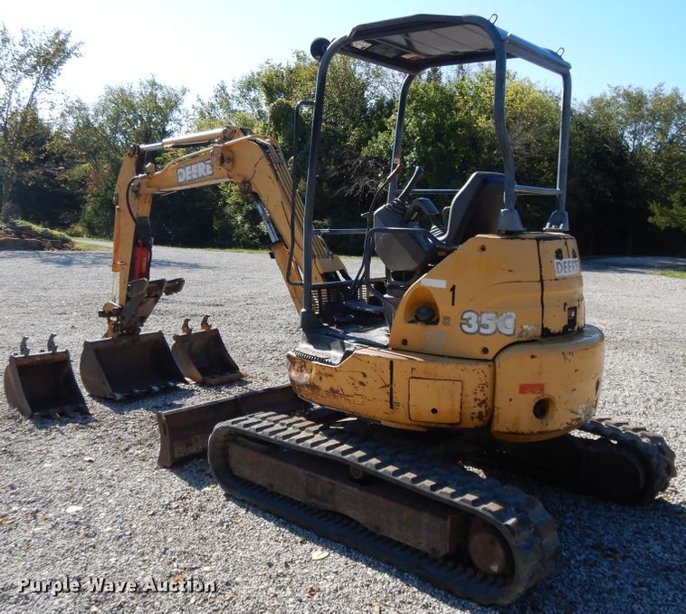 image for item DH0103 2003 John Deere 35C  mini excavator