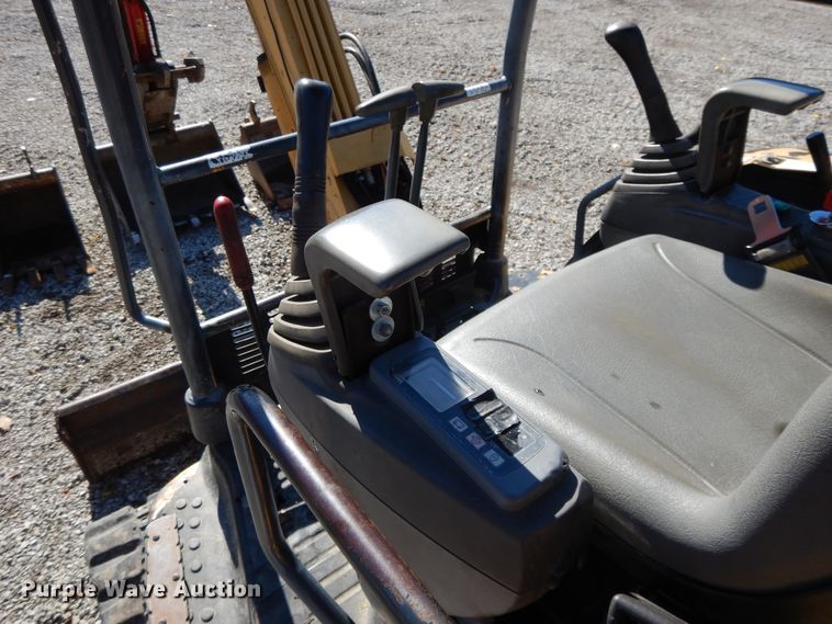 image for item DH0103 2003 John Deere 35C  mini excavator