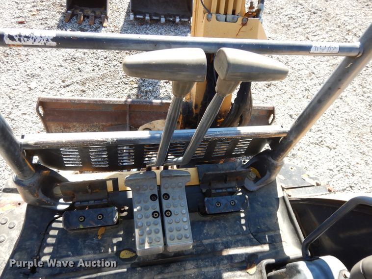 image for item DH0103 2003 John Deere 35C  mini excavator