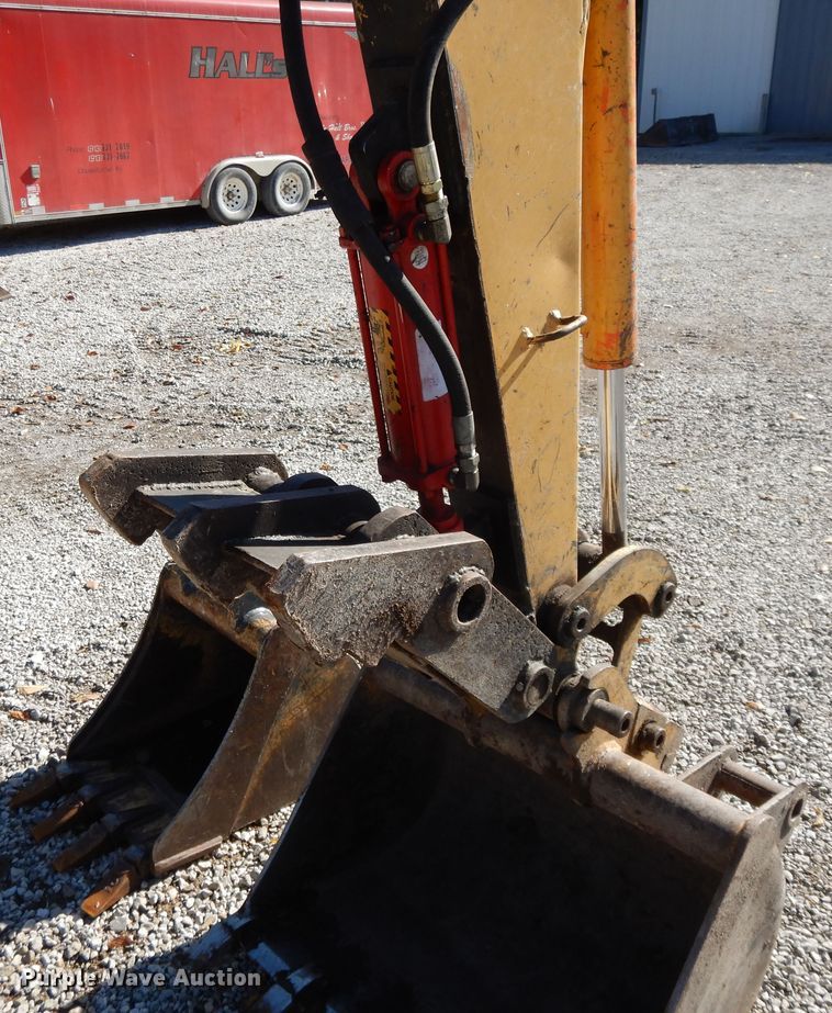 image for item DH0103 2003 John Deere 35C  mini excavator