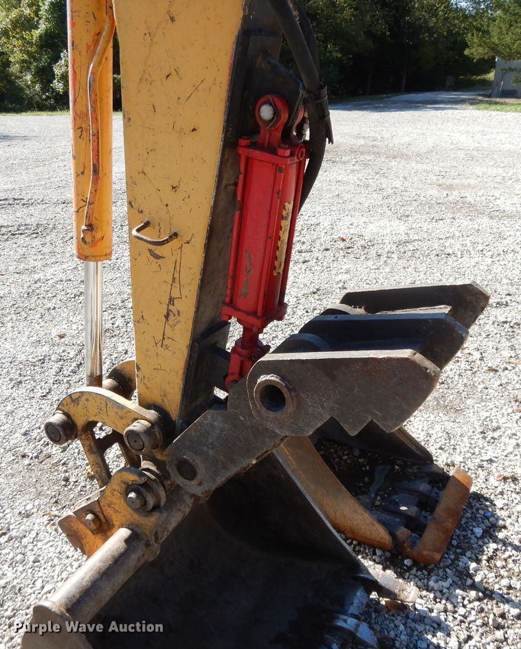 image for item DH0103 2003 John Deere 35C  mini excavator