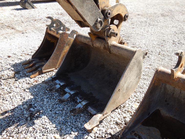 image for item DH0103 2003 John Deere 35C  mini excavator