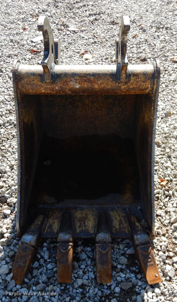 image for item DH0103 2003 John Deere 35C  mini excavator