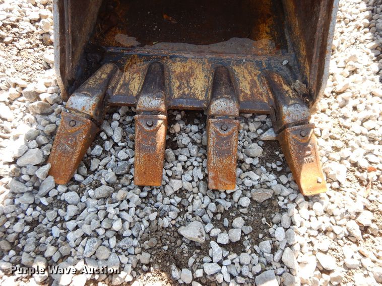 image for item DH0103 2003 John Deere 35C  mini excavator