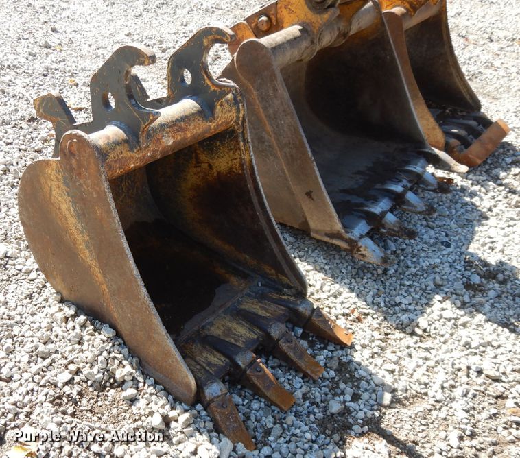 image for item DH0103 2003 John Deere 35C  mini excavator