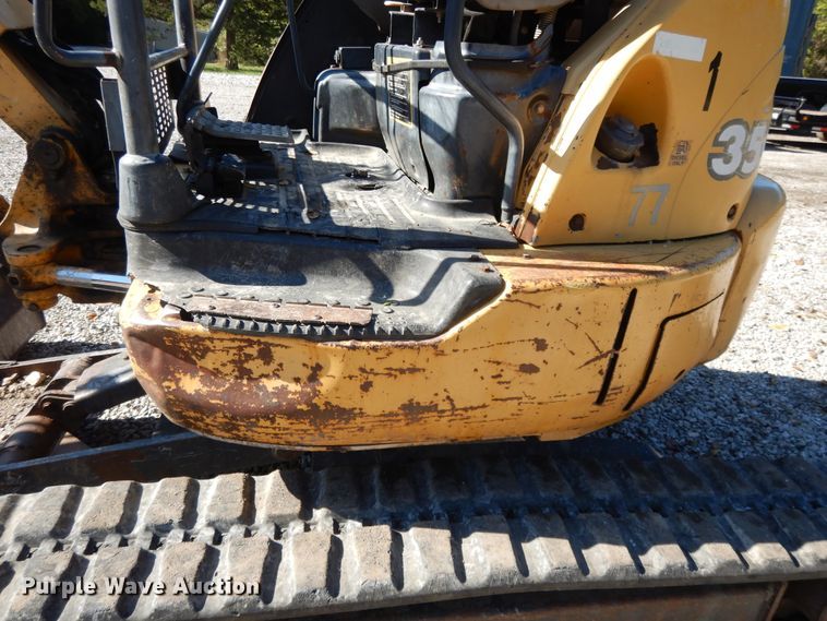 image for item DH0103 2003 John Deere 35C  mini excavator