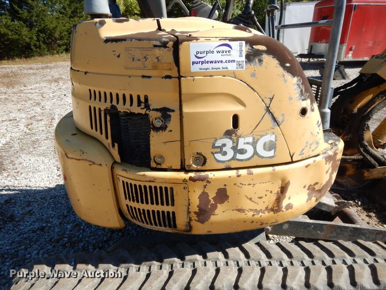 image for item DH0103 2003 John Deere 35C  mini excavator