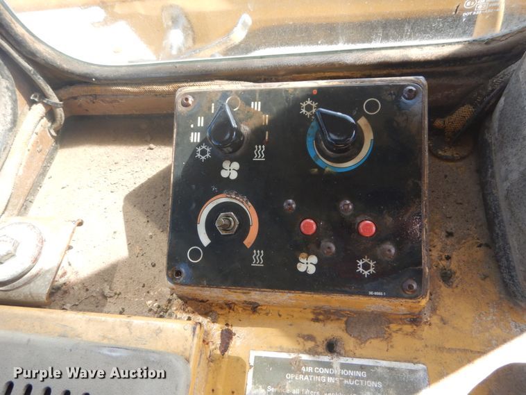 image for item DH5199 1997 Caterpillar 963B  track loader