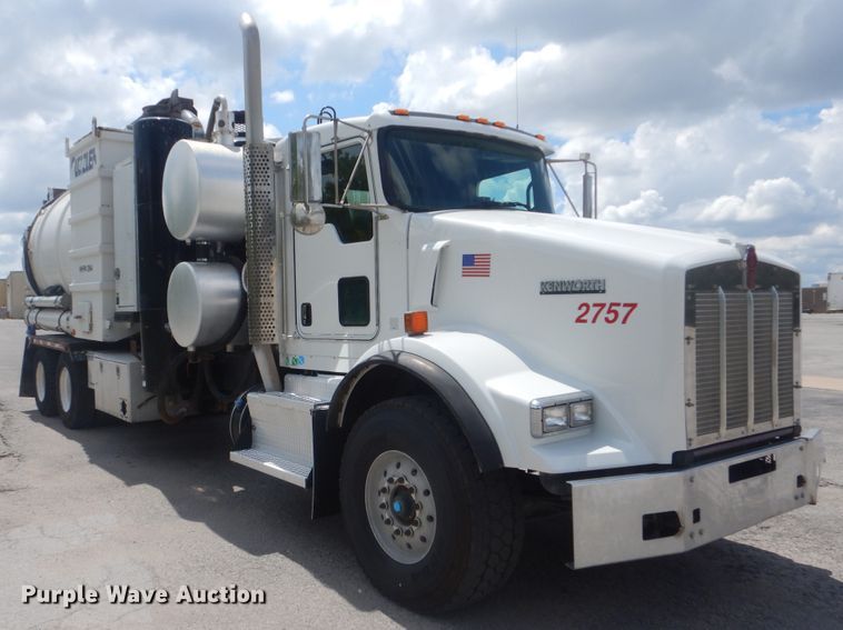 image for item DI0394 2014 Kenworth T800  vacuum truck
