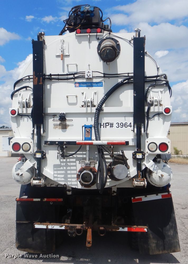 image for item DI0394 2014 Kenworth T800  vacuum truck