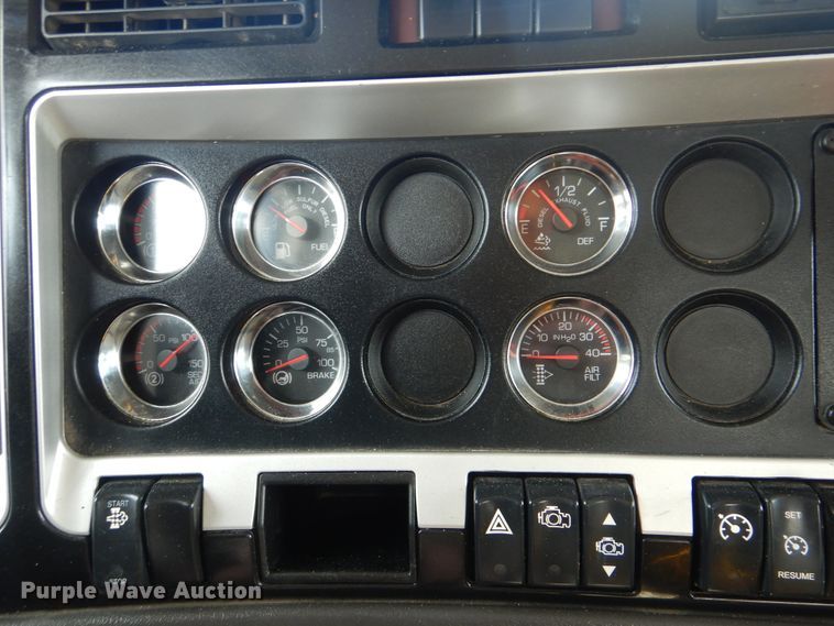 image for item DI0394 2014 Kenworth T800  vacuum truck