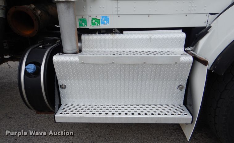 image for item DI0394 2014 Kenworth T800  vacuum truck