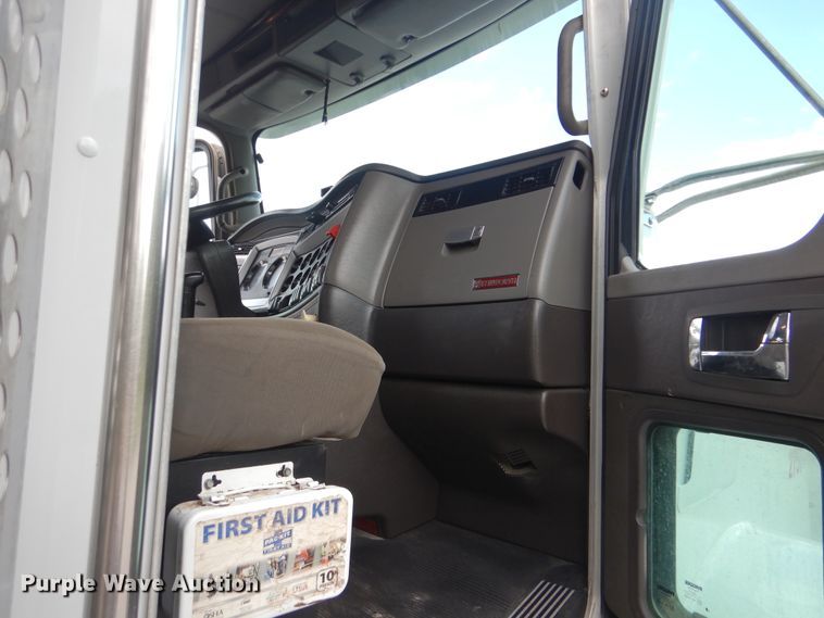 image for item DI0394 2014 Kenworth T800  vacuum truck