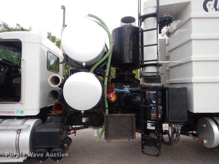 image for item DI0394 2014 Kenworth T800  vacuum truck