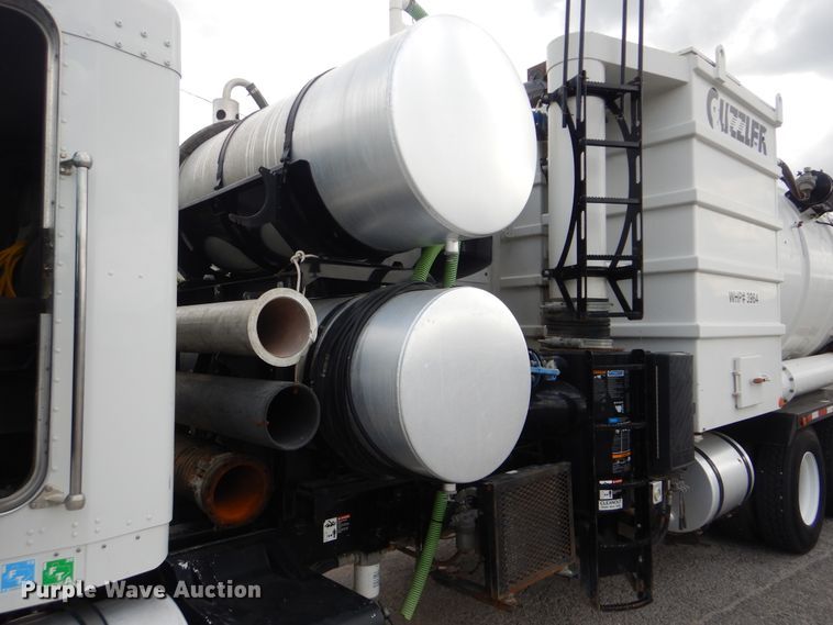 image for item DI0394 2014 Kenworth T800  vacuum truck