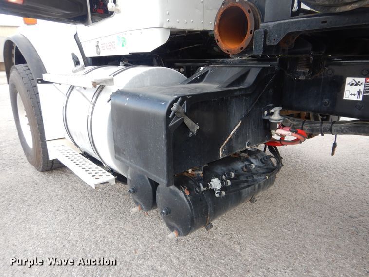 image for item DI0394 2014 Kenworth T800  vacuum truck