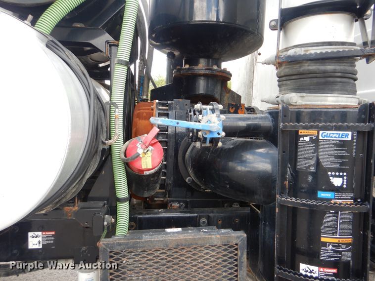 image for item DI0394 2014 Kenworth T800  vacuum truck