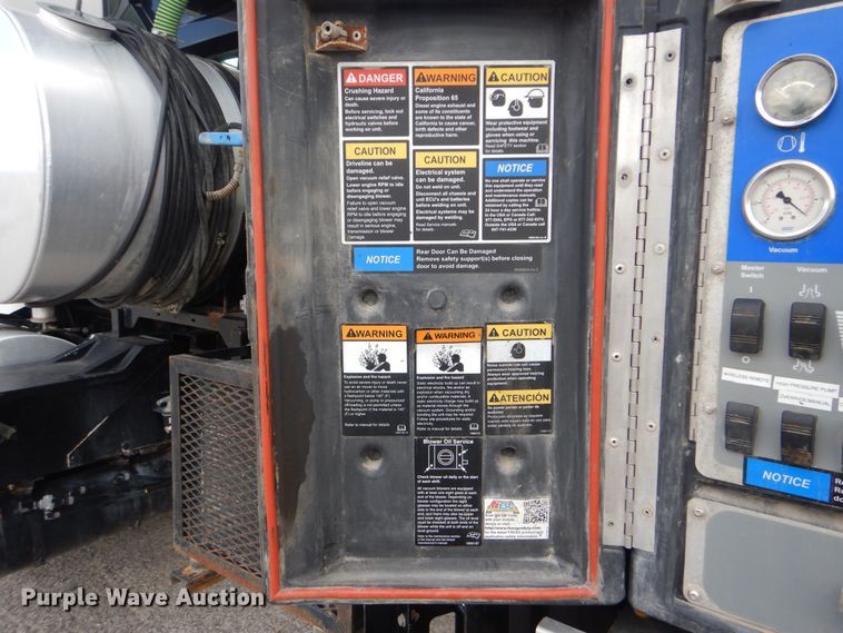 image for item DI0394 2014 Kenworth T800  vacuum truck