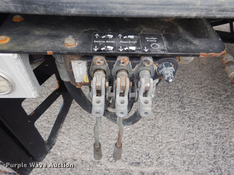 image for item DI0394 2014 Kenworth T800  vacuum truck