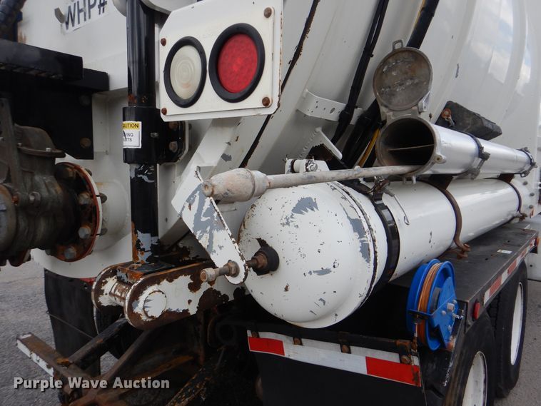 image for item DI0394 2014 Kenworth T800  vacuum truck