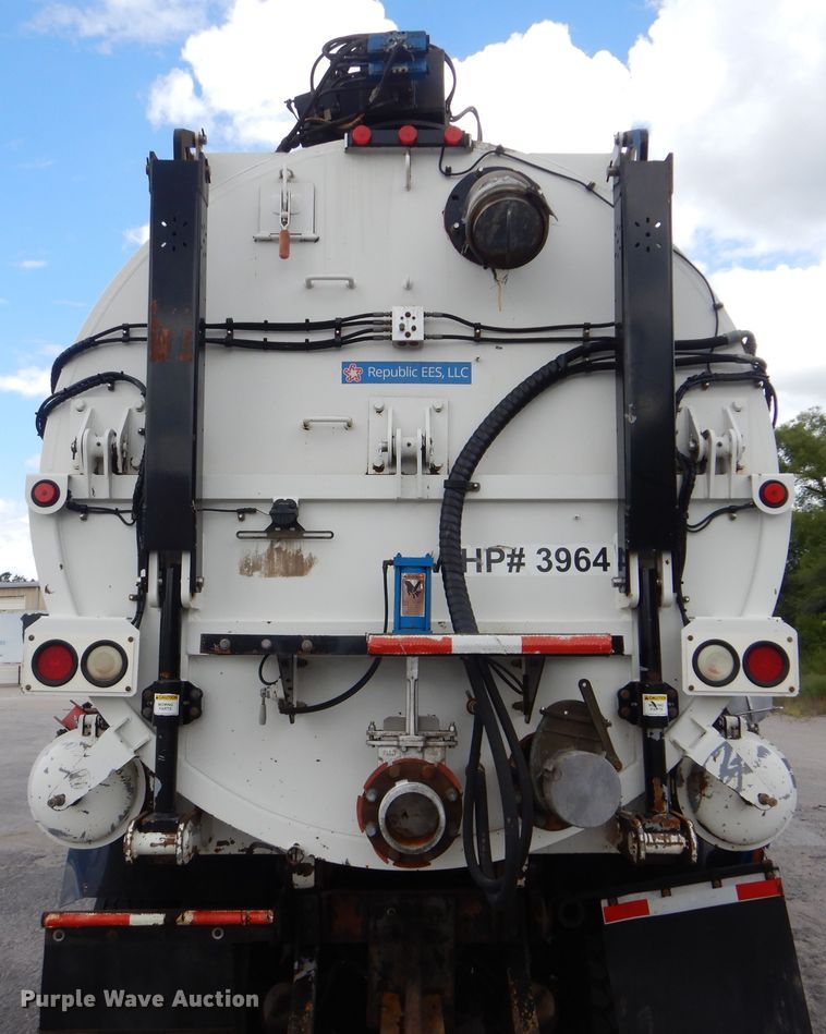 image for item DI0394 2014 Kenworth T800  vacuum truck