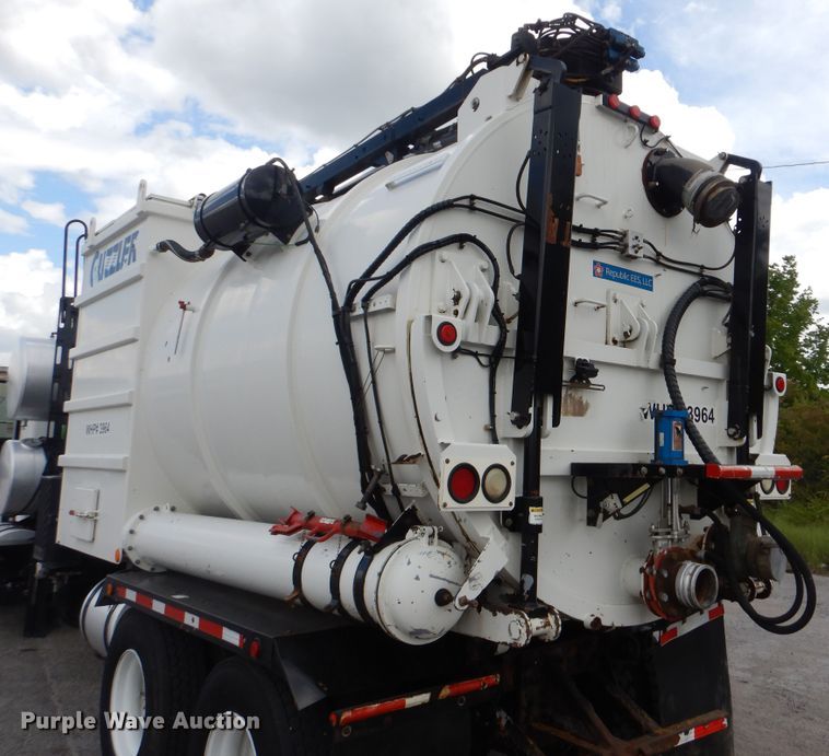 image for item DI0394 2014 Kenworth T800  vacuum truck