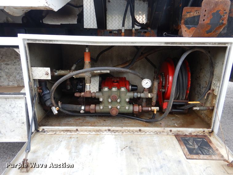 image for item DI0394 2014 Kenworth T800  vacuum truck