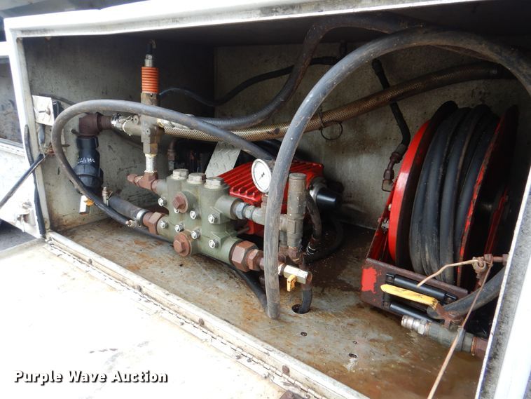 image for item DI0394 2014 Kenworth T800  vacuum truck