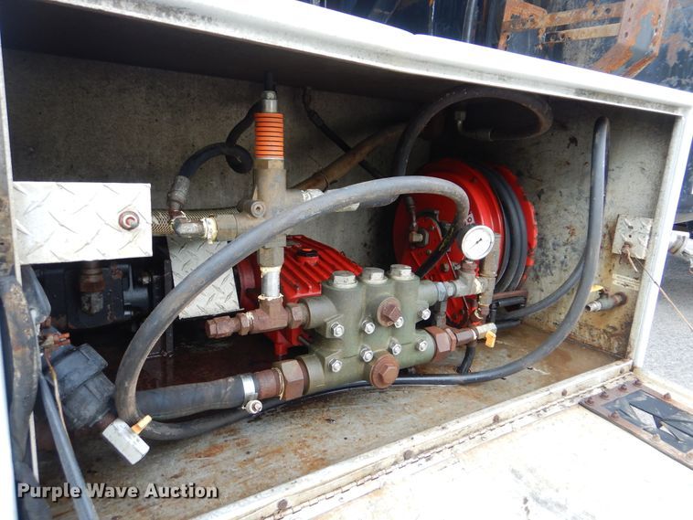 image for item DI0394 2014 Kenworth T800  vacuum truck