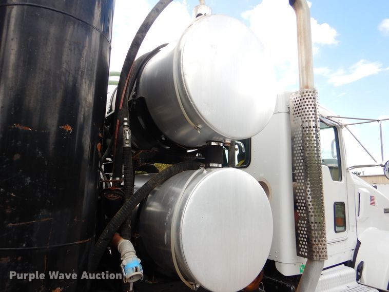 image for item DI0394 2014 Kenworth T800  vacuum truck