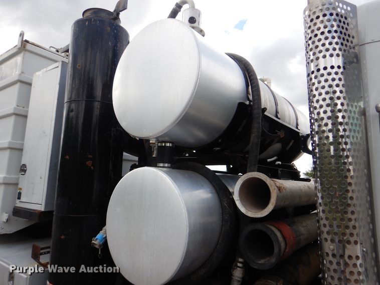 image for item DI0394 2014 Kenworth T800  vacuum truck