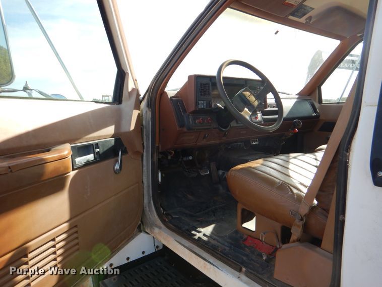 image for item DI0447 1994 GMC TopKick C5500  digger derrick truck