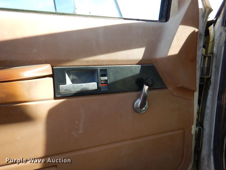 image for item DI0447 1994 GMC TopKick C5500  digger derrick truck