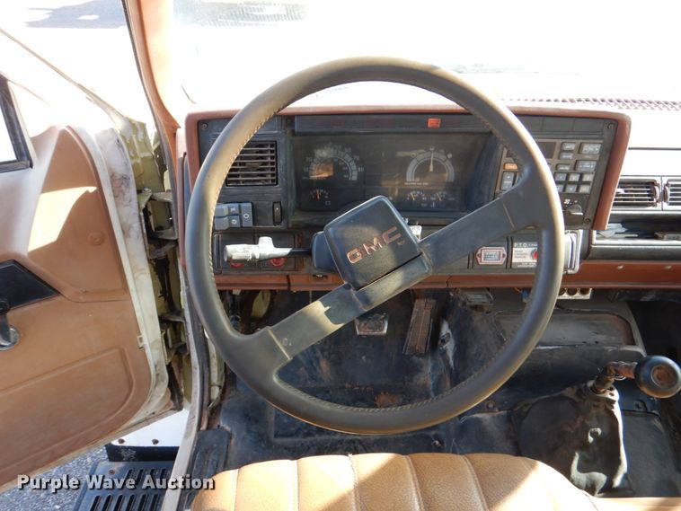 image for item DI0447 1994 GMC TopKick C5500  digger derrick truck