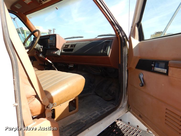 image for item DI0447 1994 GMC TopKick C5500  digger derrick truck