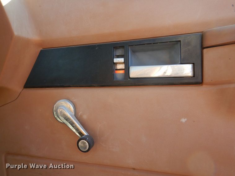 image for item DI0447 1994 GMC TopKick C5500  digger derrick truck