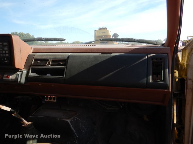 image for item DI0447 1994 GMC TopKick C5500  digger derrick truck