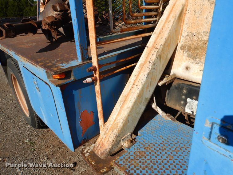 image for item DI0447 1994 GMC TopKick C5500  digger derrick truck