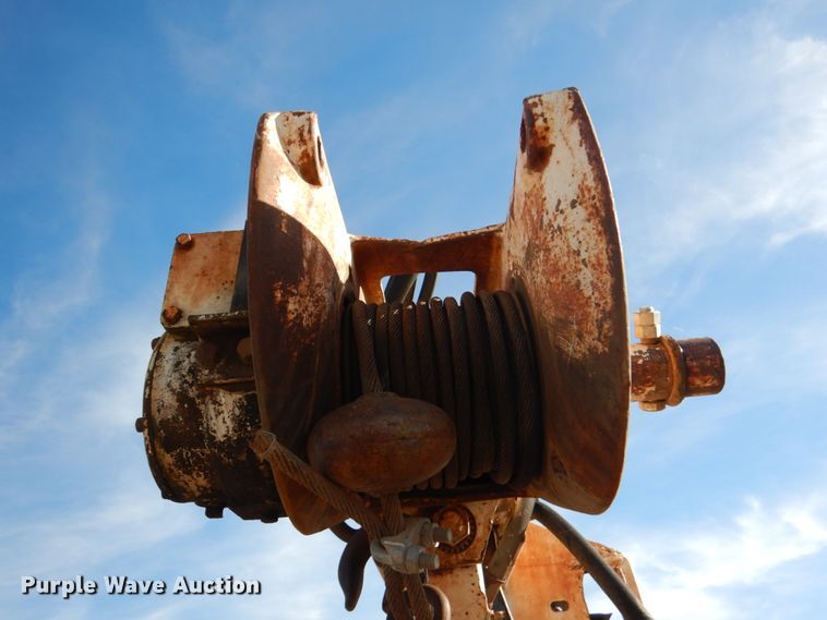 image for item DI0447 1994 GMC TopKick C5500  digger derrick truck