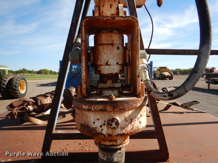 image for item DI0447 1994 GMC TopKick C5500  digger derrick truck