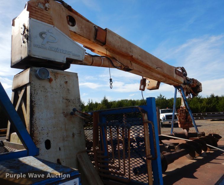 image for item DI0447 1994 GMC TopKick C5500  digger derrick truck