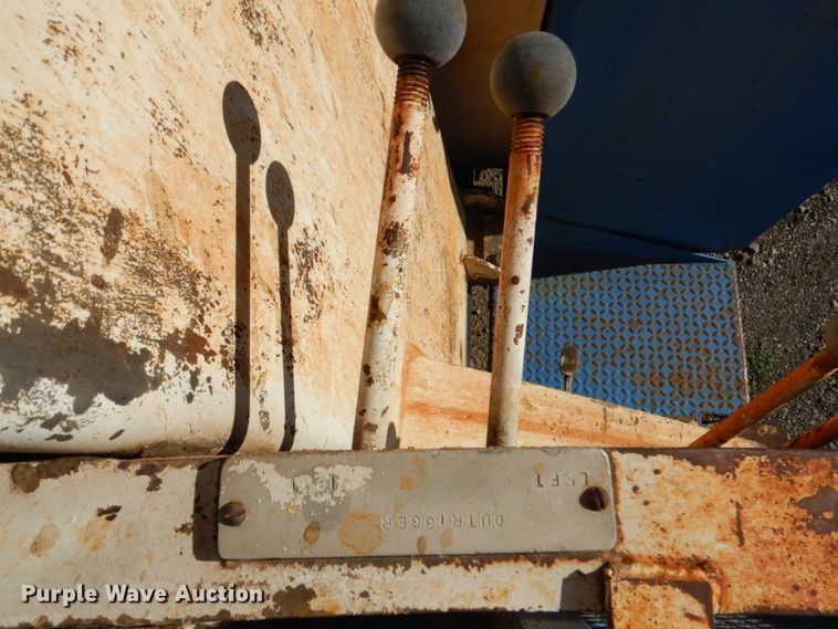 image for item DI0447 1994 GMC TopKick C5500  digger derrick truck