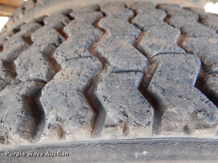 image for item DI0447 1994 GMC TopKick C5500  digger derrick truck