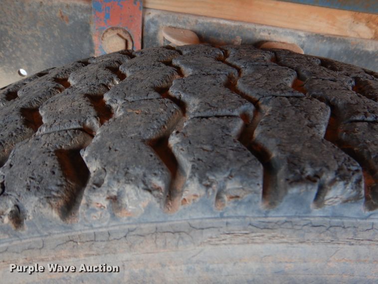 image for item DI0447 1994 GMC TopKick C5500  digger derrick truck